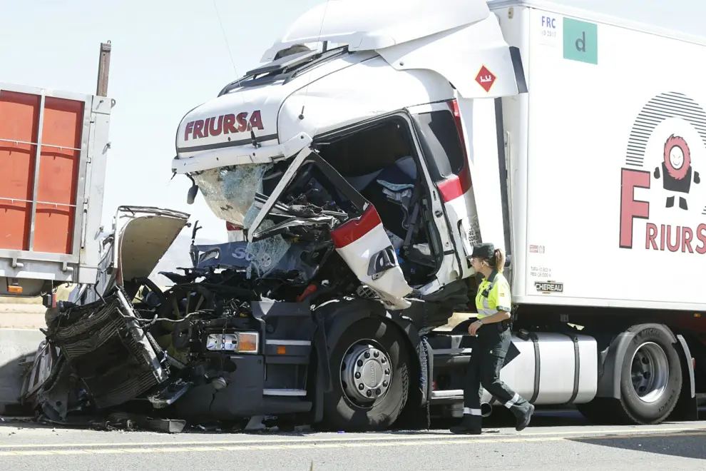 El accidente, provocado por el alcance de dos camiones, ha generado retenciones de medio kilómetro, ya que ha sido preciso cortar un carril.