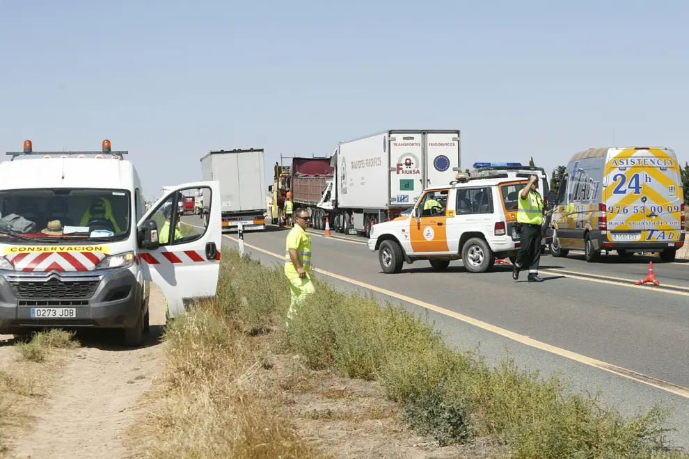 El accidente, provocado por el alcance de dos camiones, ha generado retenciones de medio kilómetro, ya que ha sido preciso cortar un carril.