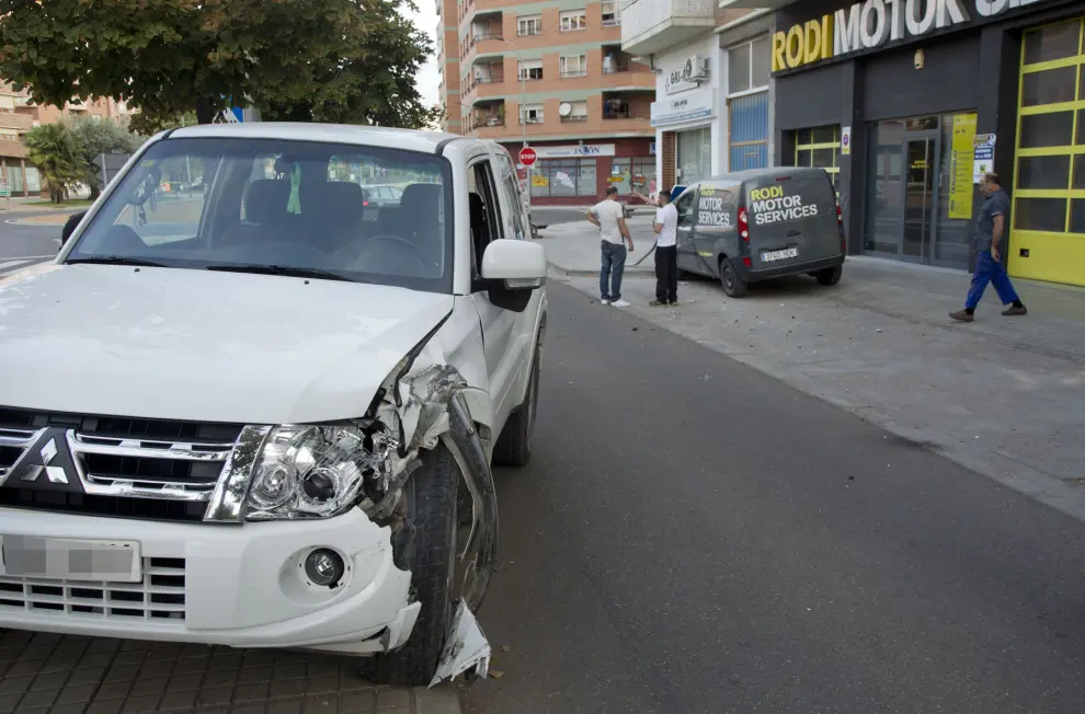 Colisión entre dos vehículos en la avenida de la Diputación en Calatayud