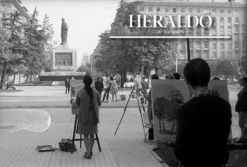 Nunca fue tan pintada la plaza de San Francisco como el 16 de octubre de 1970. Dieciocho pintores zaragozanos, que participaron en el concurso de pintura rápida, captaron desde todos los ángulos el monumento erigido a Fernando el Católico.