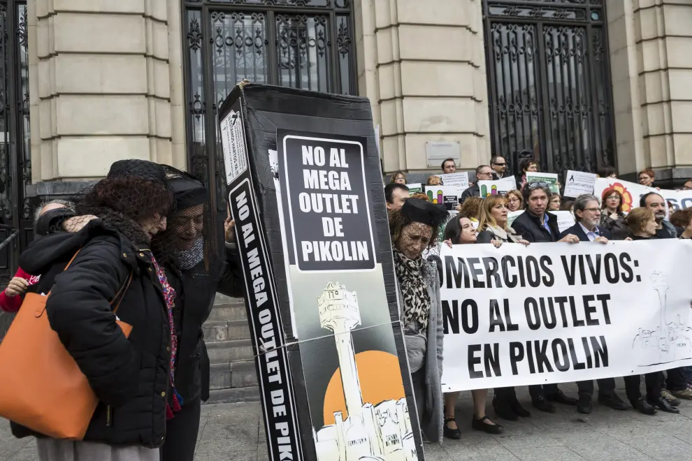 Protesta contra el outlet de Pikolín