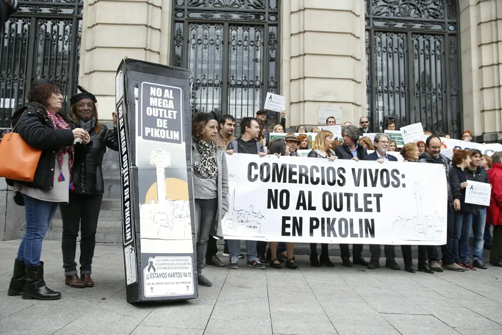 Protesta contra el outlet de Pikolín