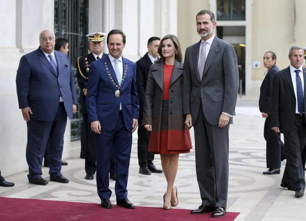 Los 'looks' de la Reina Letiza durante su visita a Portugal