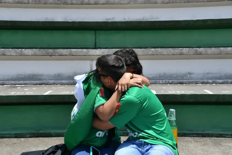 Los aficionados del Chapecoense rinden homenaje a las víctimas