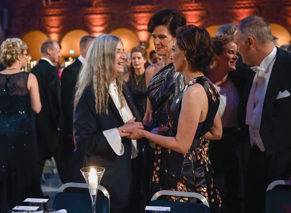 Patti Smith eclipsa con su humanidad la polémica ausencia de Dylan en ceremonia Nobel