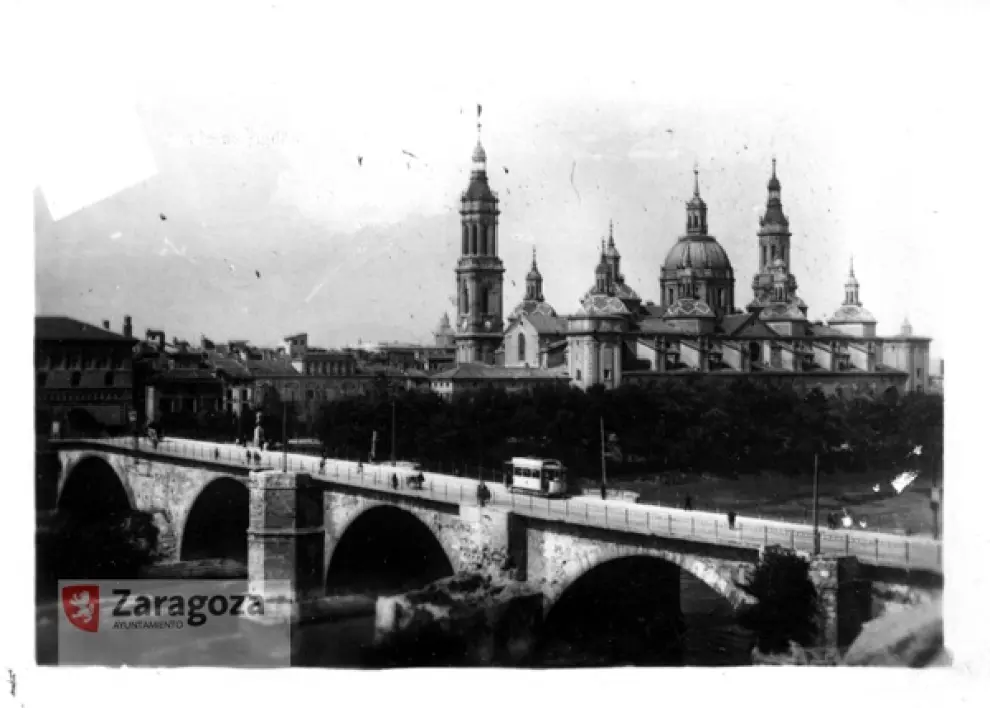 Puente de Piedra en 1940.