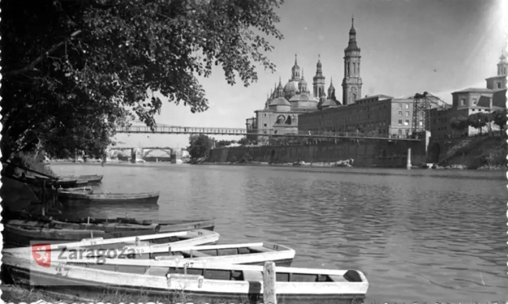 Pasarela sobre el Ebro en 1945.