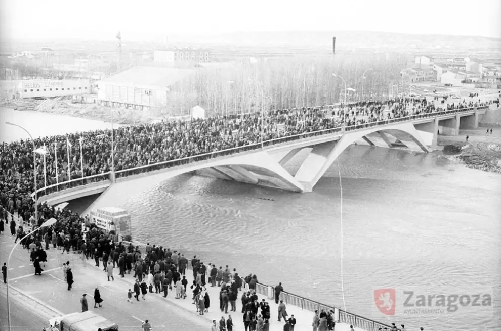Inauguración del Puente de Santiago en 1967.