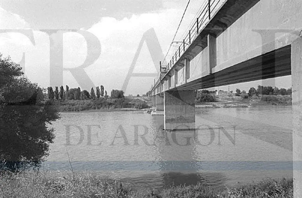 Imagen de 1998 del puente del ferrocarril de la zona baja de Las Fuentes.