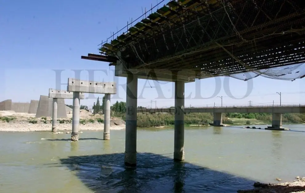 Imagen de la construcción del Puente de La Unión en el año 2000.