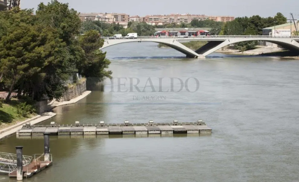 Puente de Pontoneros sobre el Ebro en 2013 con motivo del bicentenario de la salida de los franceses de Zaragoza.