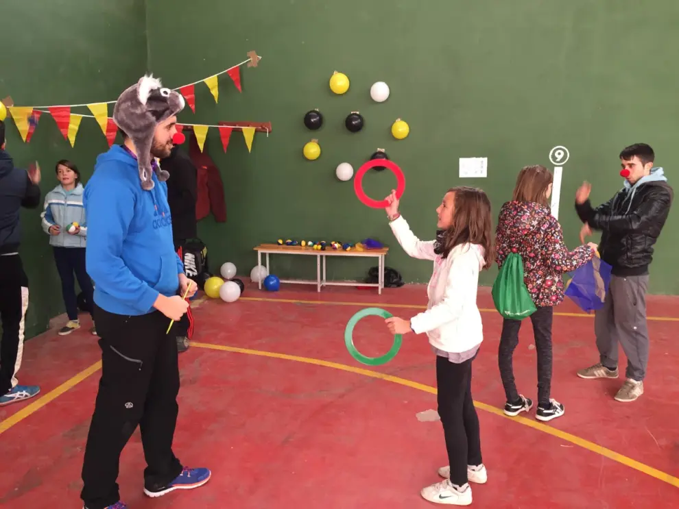 Aprendiendo circo en la Sierra de Albarracín