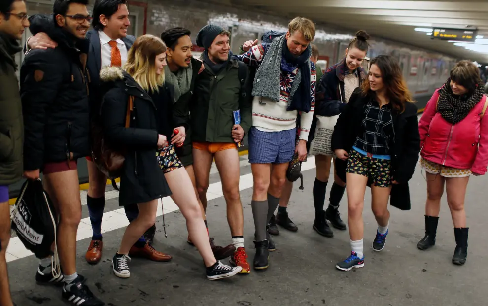 Decenas de ciudades se suman al día sin pantalones en el metro