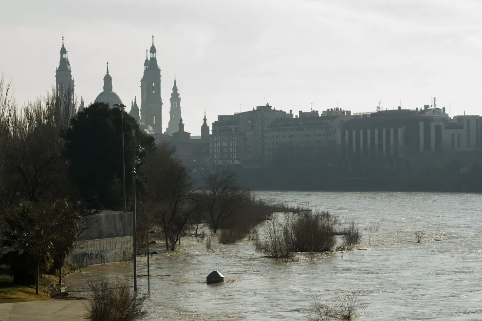 La crecida del río Ebro, a su paso por Zaragoza
