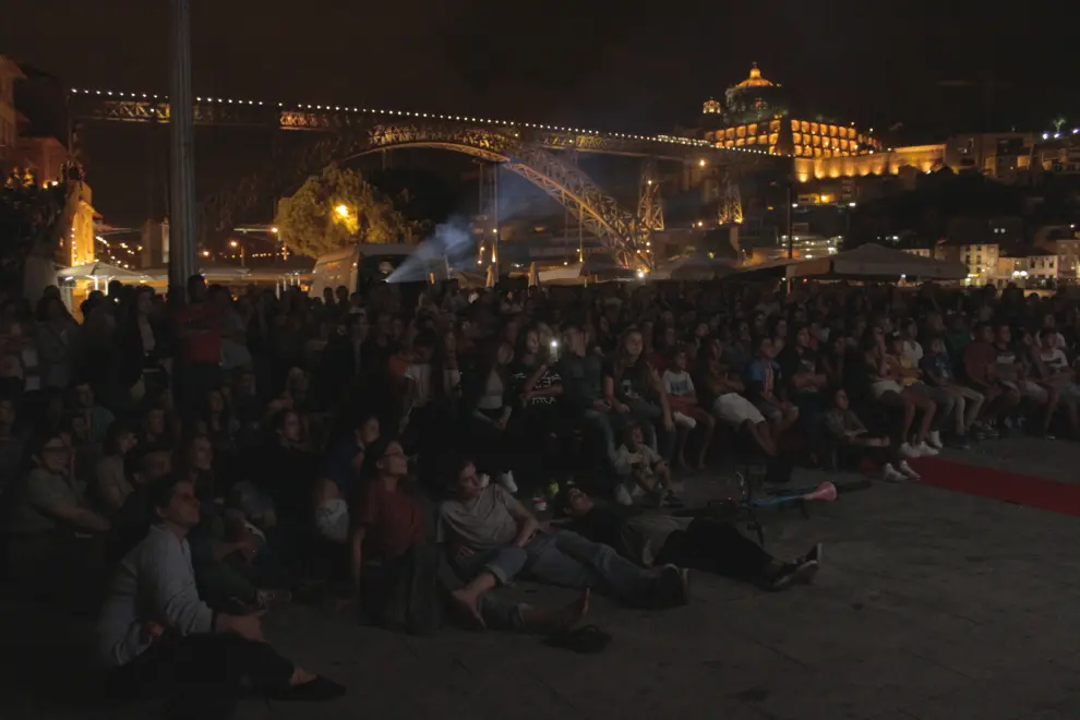 Un momento del estreno de la película en Oporto, donde está ambientado el cortometraje del cineasta aragonés Javier Macipe.