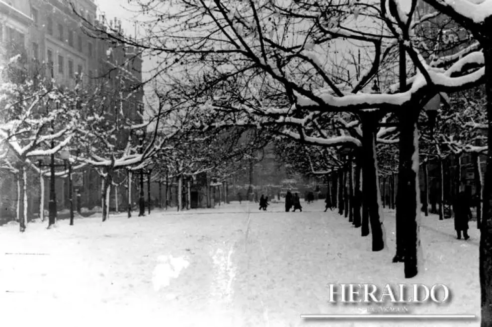 El paseo de la Independencia de Zaragoza nevado en febrero de 1944.
