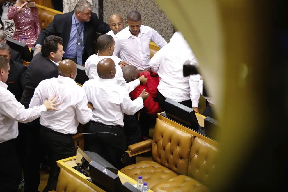 Batalla campal en el Parlamento sudafricano