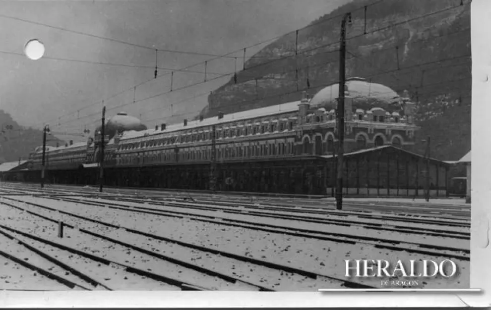Se cumplen 69 años de esta imagen de la estación de Canfranc tomada el 21 de febrero de 1948.