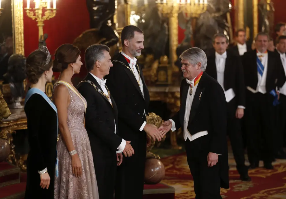 Cena de gala de los Reyes por la visita del presidente argentino y su esposa