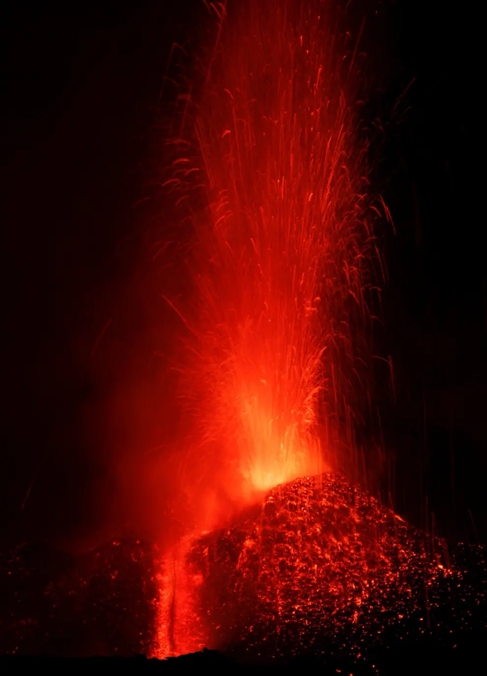 Erupción del volcán Etna en Sicilia