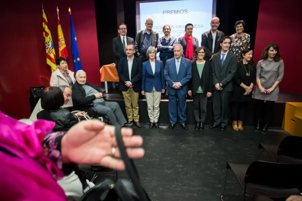 Foto de familia de los premiados poco antes de iniciarse el acto organizado en el Museo Pablo Serrano.