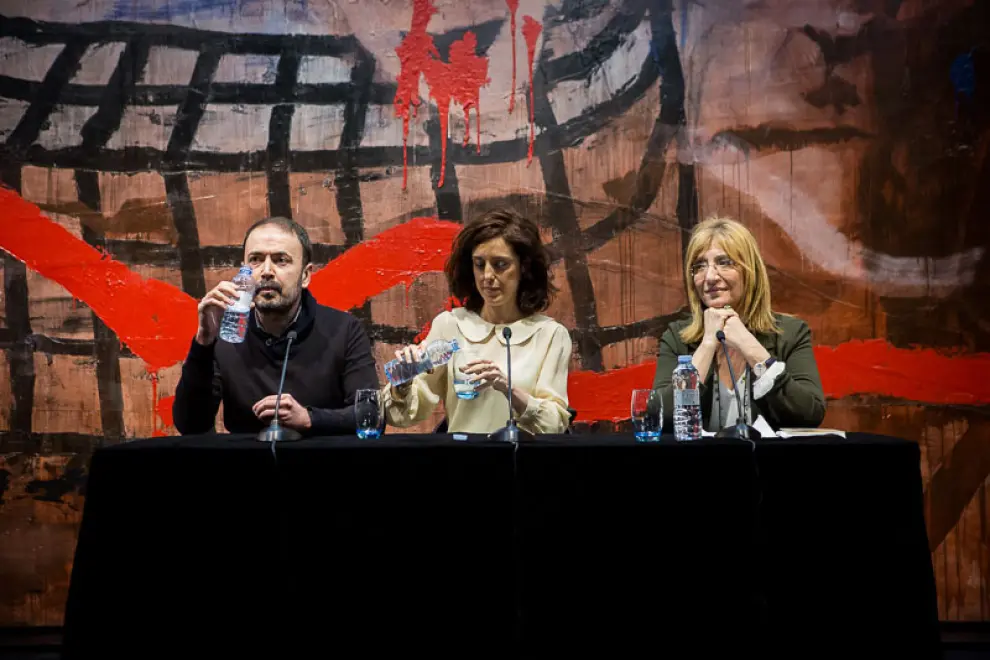 Alfonso Castán, Irene Vallejo y Encarna Samitier, durante la presentación.