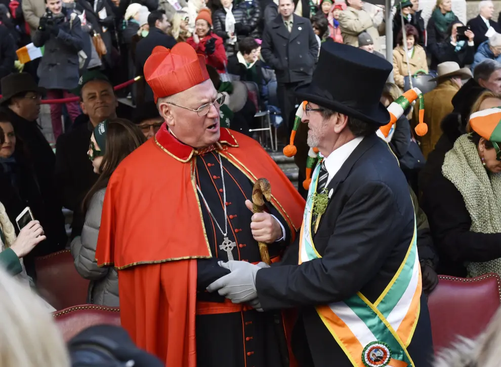 El arzobispo cardenal a la izquierda junto a Michael J. Dowling.