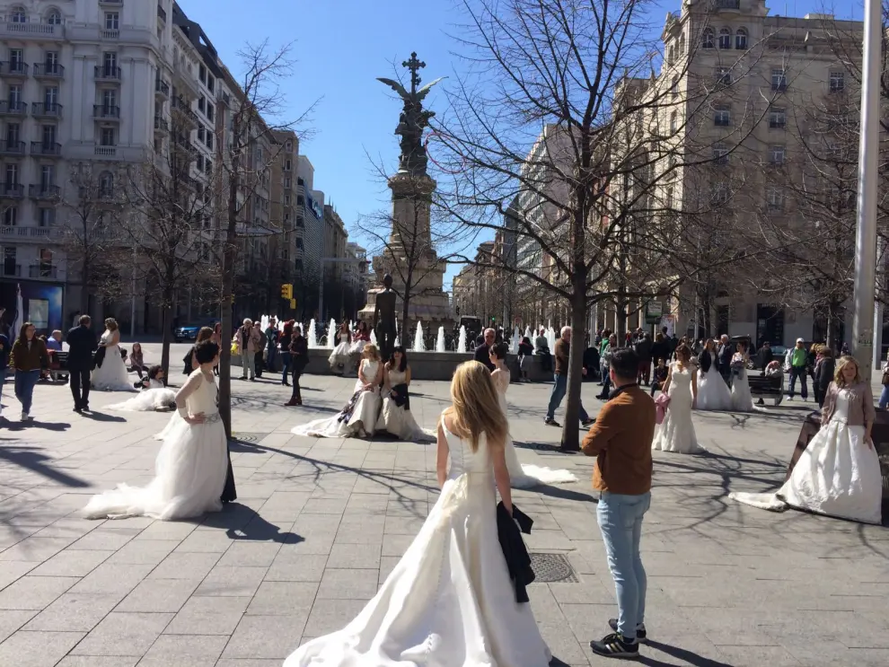 Veinte novias se hacen con el centro de Zaragoza