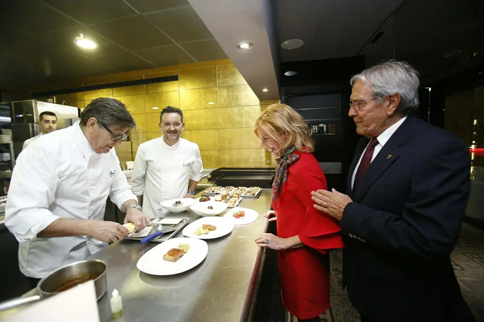 Arturo Aliaga, Iván Acedo, Rosa Santos y Jesús Pérez, en la cocina del restaurante River Hall.