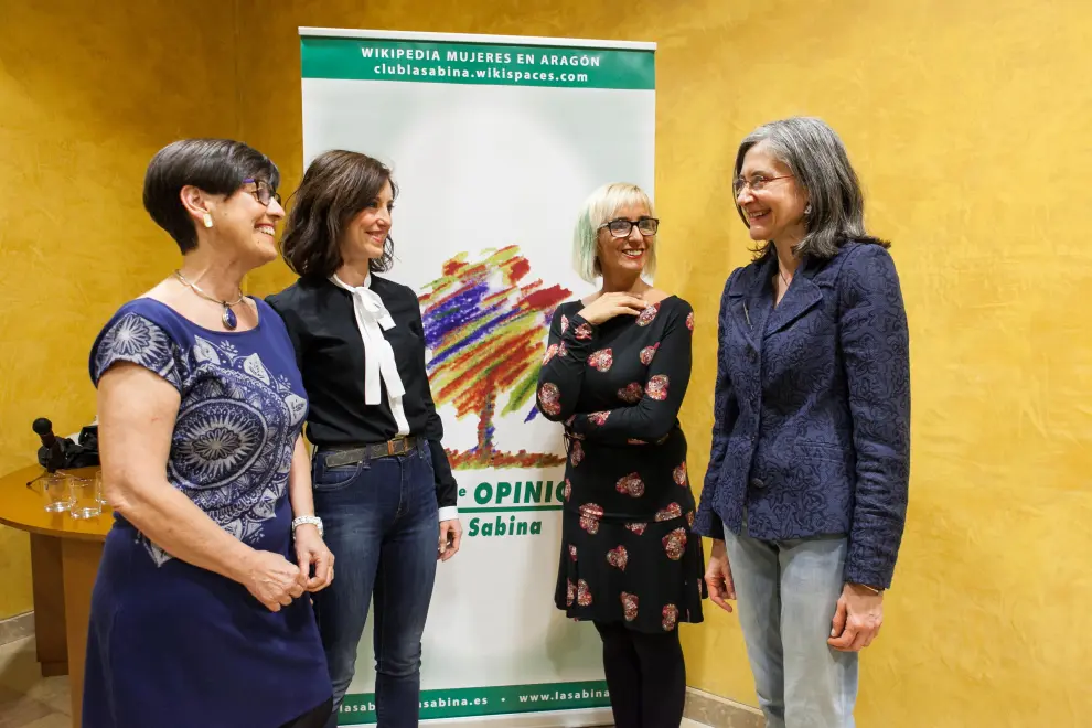 Elena Laseca, Irene Vallejo, Patricia Esteban y María Dubón, antes de empezar el debate.