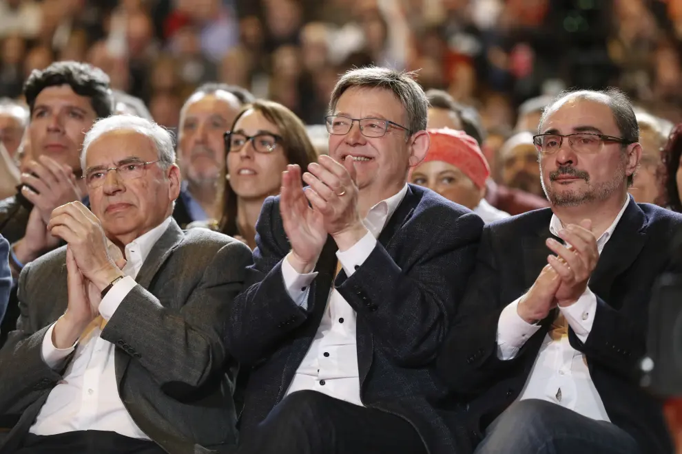 Javier Lambán, con Alfonso Guerra y Ximo Puig, durante el acto de este domingo en Madrid en el que Susana Díaz ha presentado su candidatura a las primarias del PSOE.