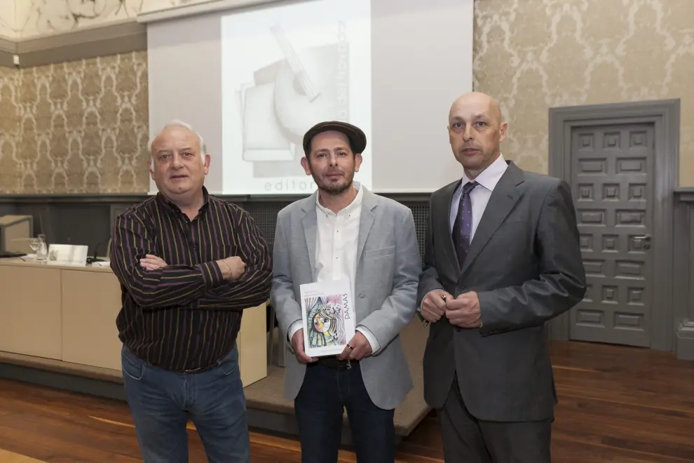 Alberto Calvo, junto al editor de 'Damas', Luis Sanz (a la derecha) y el pintor y diseñador Paco Rallo.