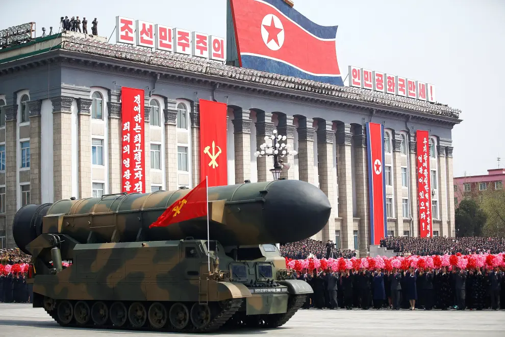 Armas nucleares en un desfile en Corea del Norte.