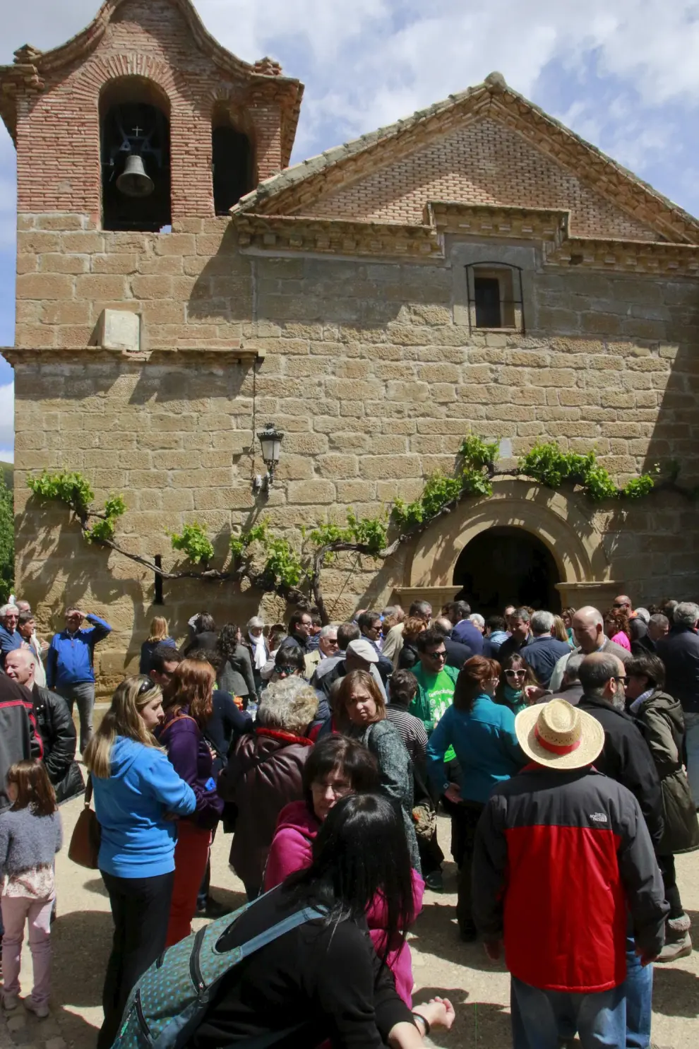 romería del primero de mayo en la ermita del Viñedo. PS. Periódico de Aragón