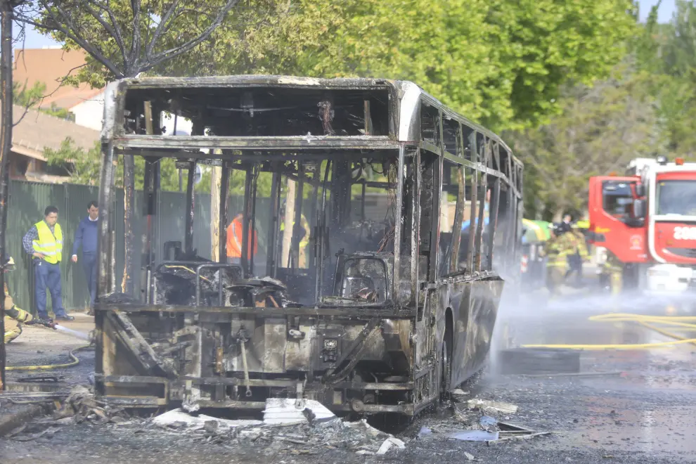 Imagen de archivo de un incendio de un autobús urbano en Montecanal