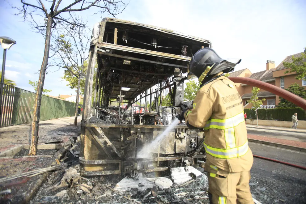 Incendio de un autobús urbano en Montecanal