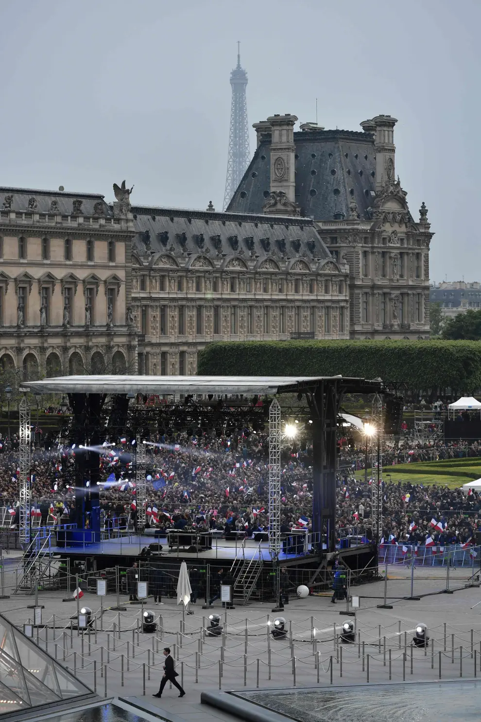 Celebración en el Louvre de los seguidores de Macron