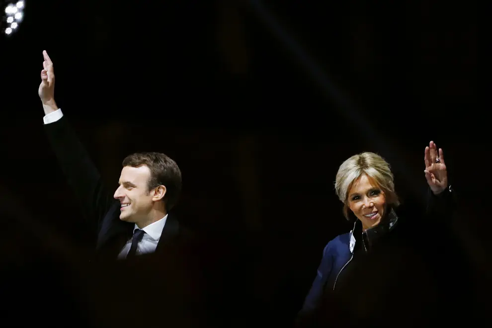 Brigitte, la nueva primera dama francesa, junto a su marido Macron