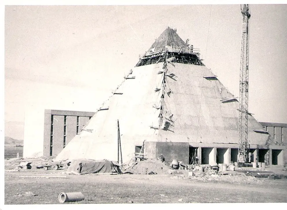 Las continuas goteras amenazan el símbolo del instituto Pirámide, construido hace 50 años