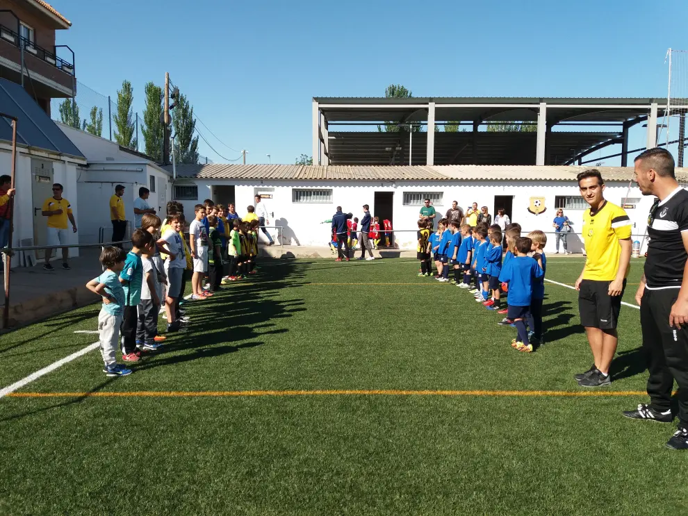 Homenaje sorpresa a los jugadores más pequeños de la UD Los Molinos