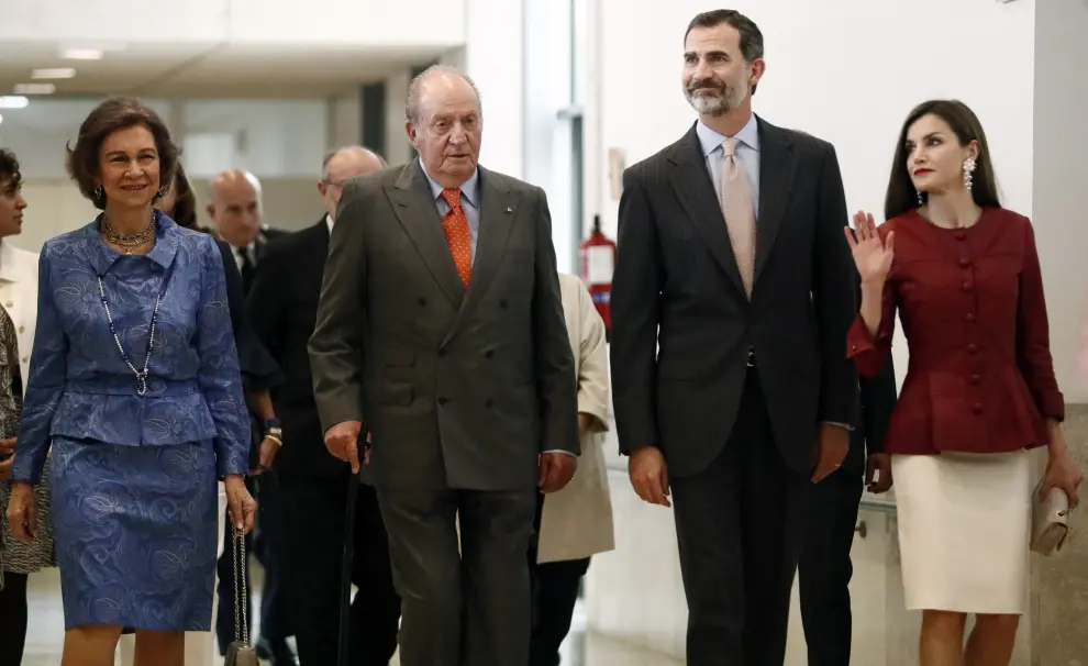 Felipe VI homenajea a la reina Sofía por su "compromiso" social