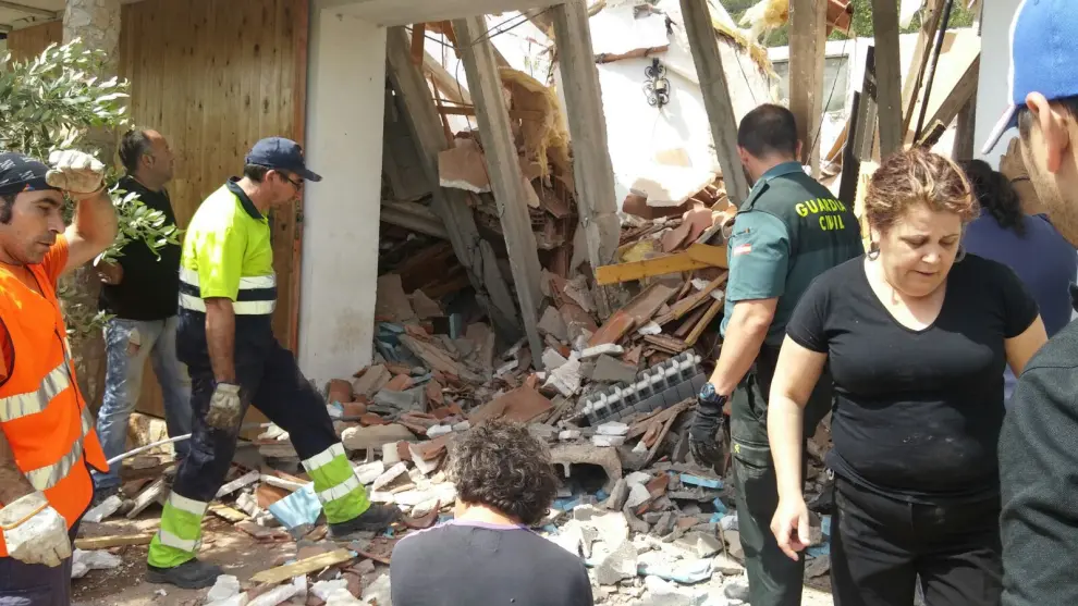 Labores de rescate tras el derrumbe de una casa en Nuévalos