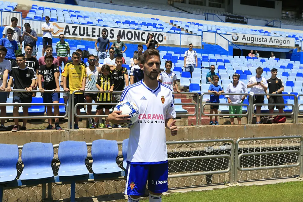 El Real Zaragoza presenta oficialmente a Alberto Benito