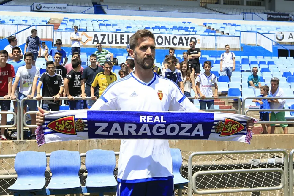 El Real Zaragoza presenta oficialmente a Alberto Benito