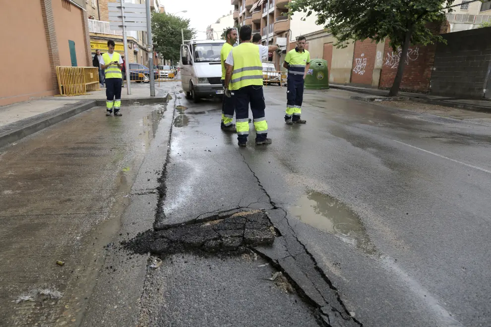 Los daños por lluvias obligan a cerrar un tramo de la avenida Monegros de Huesca