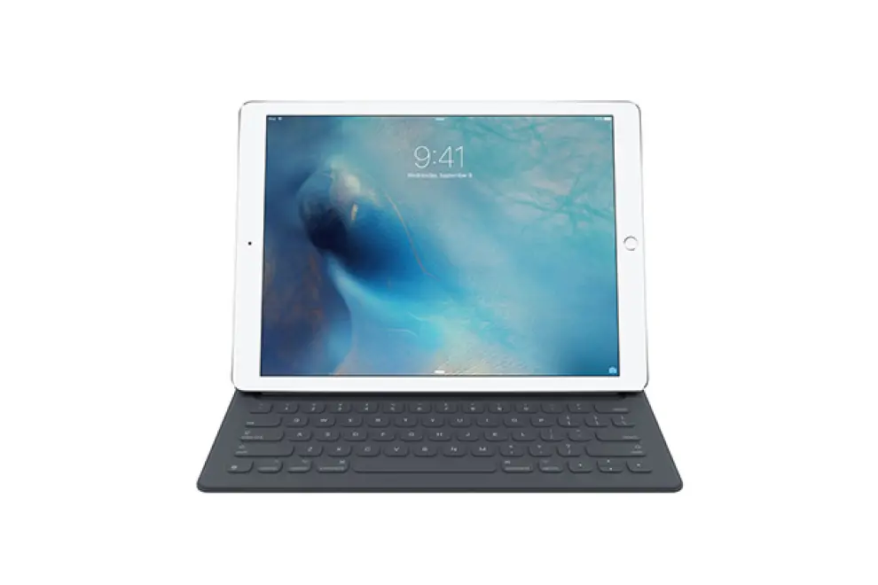 El iPad que quiere ser portátil. Apple es reacia a poner un panel táctil a sus portátiles y sus fans se tienen que conformar con una funda con teclado. iOS está mejorando pero todavía no es capaz de sustituir a un PC.