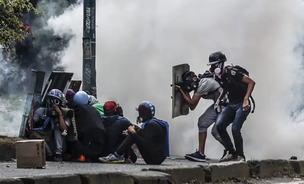 Dos muertos y casi 200 detenidos en la huelga general contra Maduro
