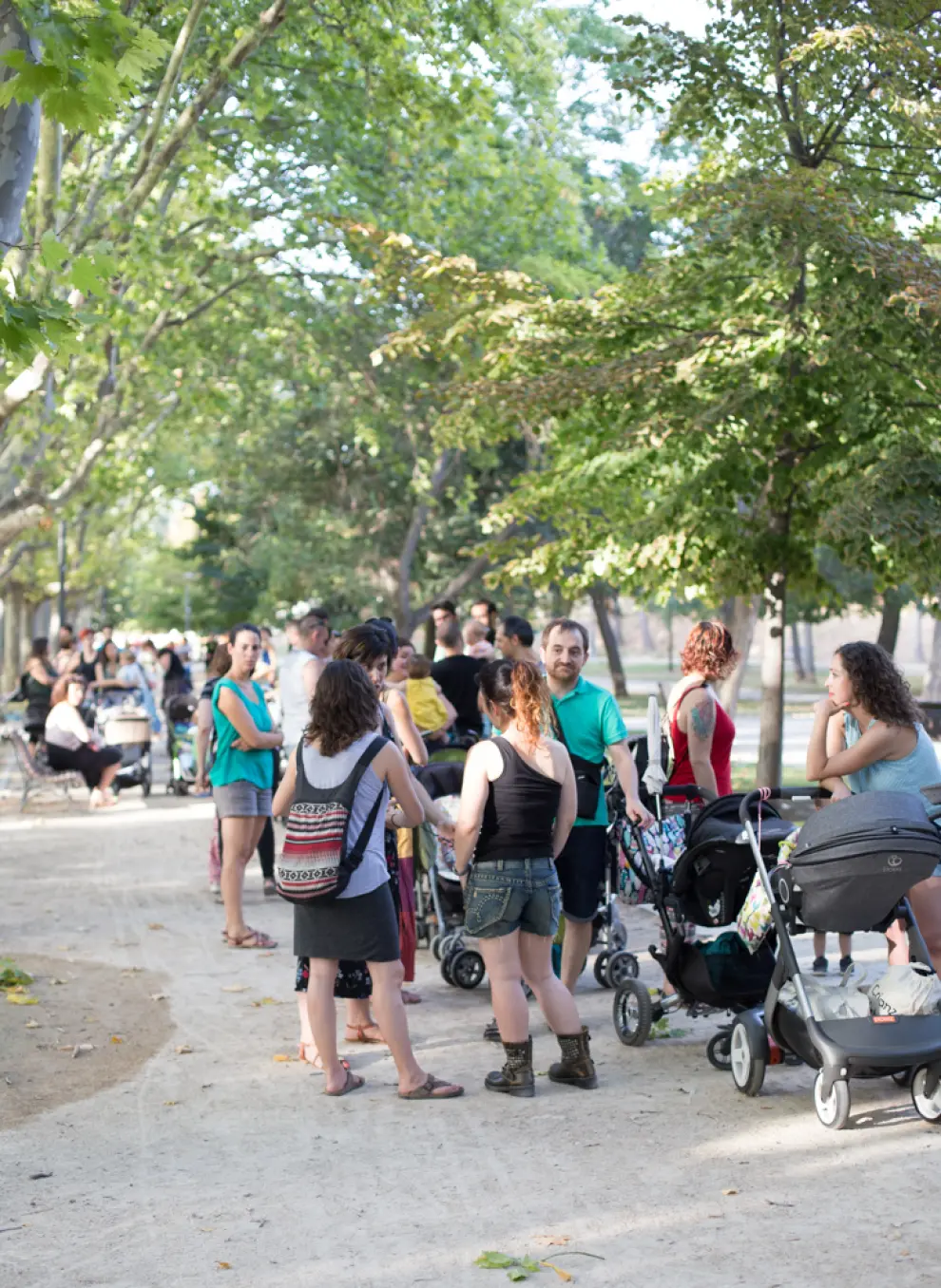 Al acto celebrado en el Parque Grande de Zaragoza acudieron más de 60 familias, con motivo de la Semana europea de la Lactancia Materna.