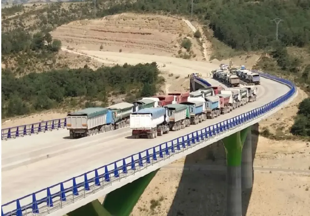 Prueba de carga en el nuevo viaducto de la autovía Mudéjar