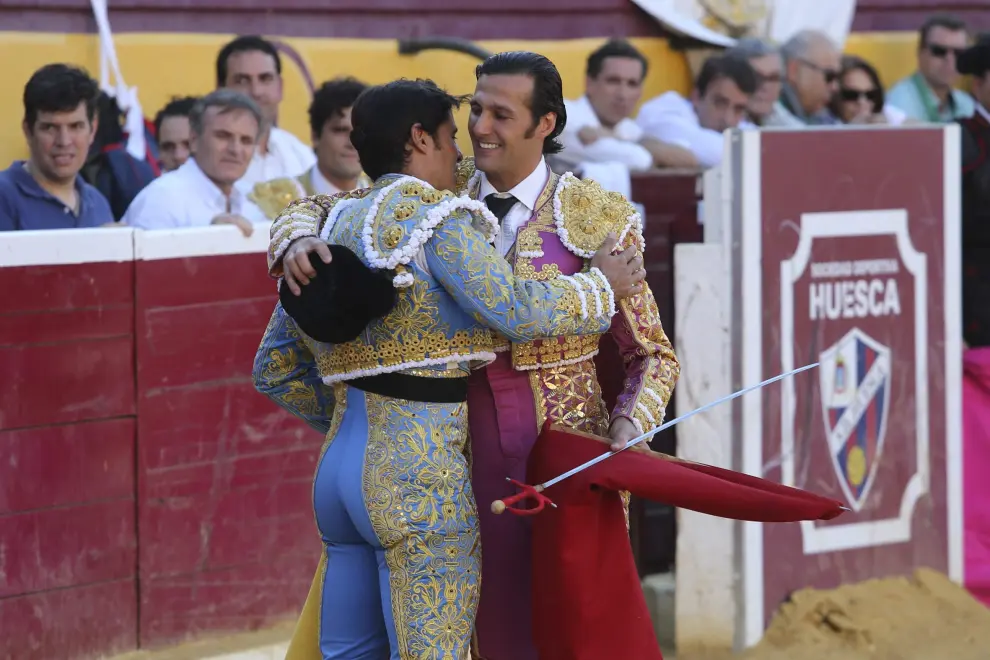 Miguel Abellán, David Mora y Fran Rivera en la plaza de toros de Huesca